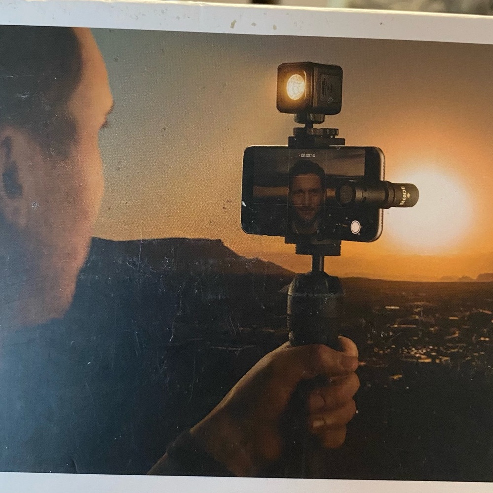 Rode Vlogger Kit iOS Edition Filmmaking Kit - New Open Box - Picture 3 of 4
